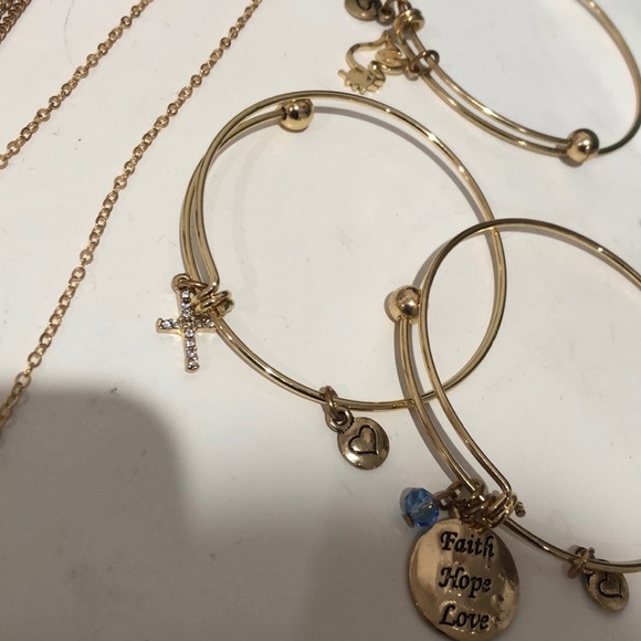 jewelry- FREE BRACELET, earrings, necklaces - Picture 4 of 7